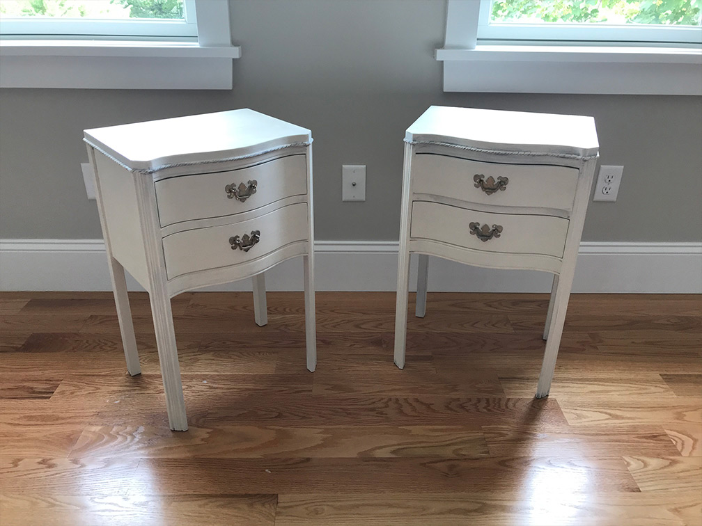 twin white nightstands